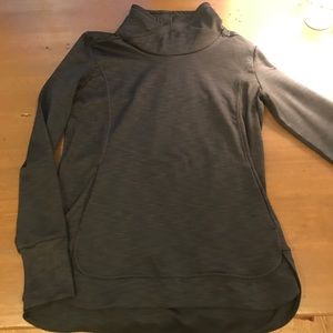 Athleta Stowe pullover NWOT size S